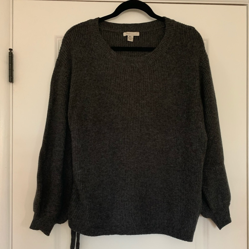 M/L Sweater with Slight Bell Sleeve Detail